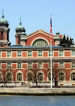 Explore NYC’s rich history through its iconic historical buildings. Best Activities to Visit New York in 2025.