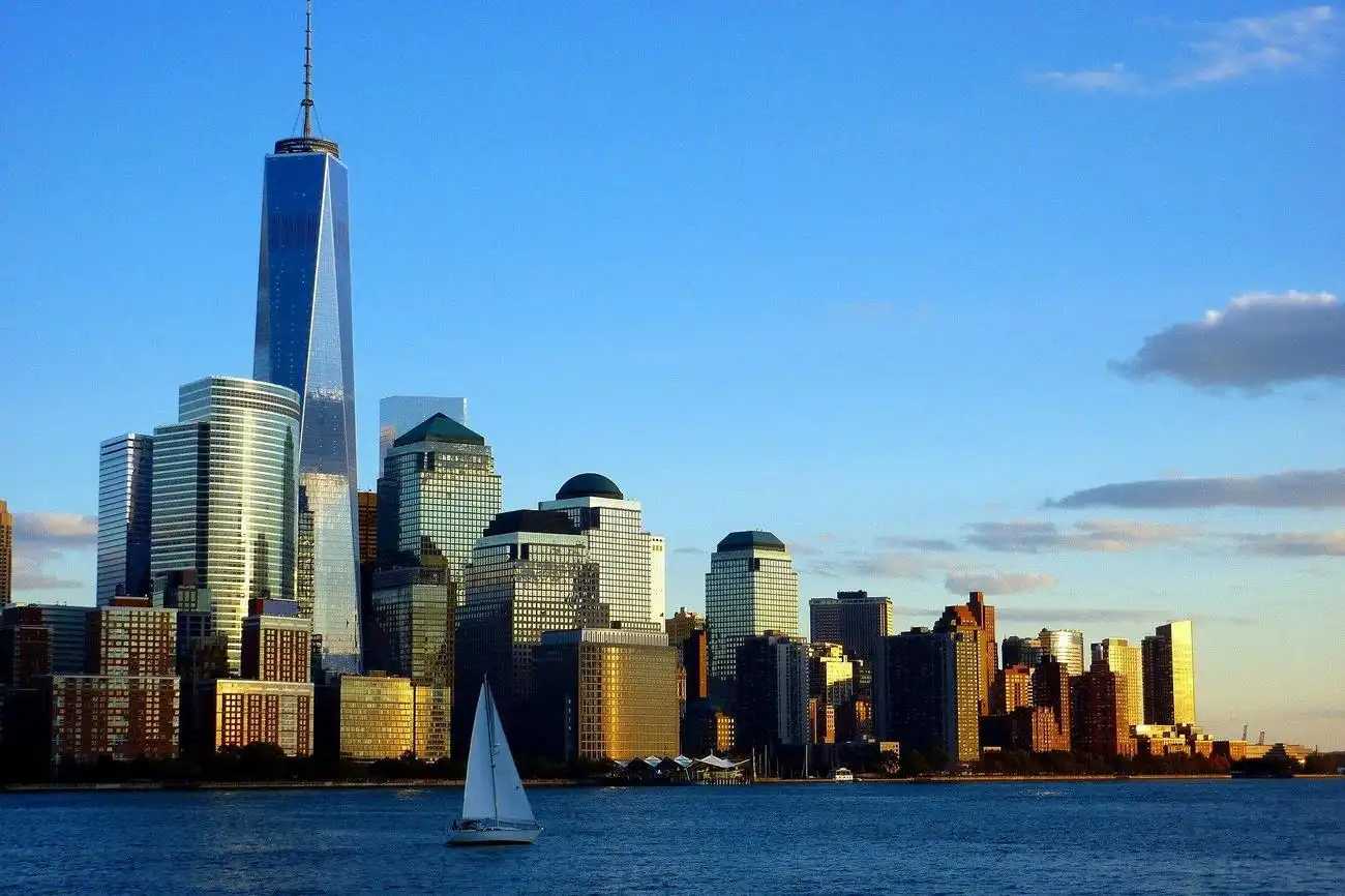 NYC Cruise: Manhattan Skyline com Buffet Dinner e Live DJ, Nova York, Estados Unidos, NYC Pass.