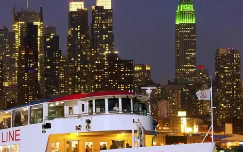 New York Harbor: 2-Hr Evening Sightseeing Cruise by Circle Line, New York, United States, NYC Pass.