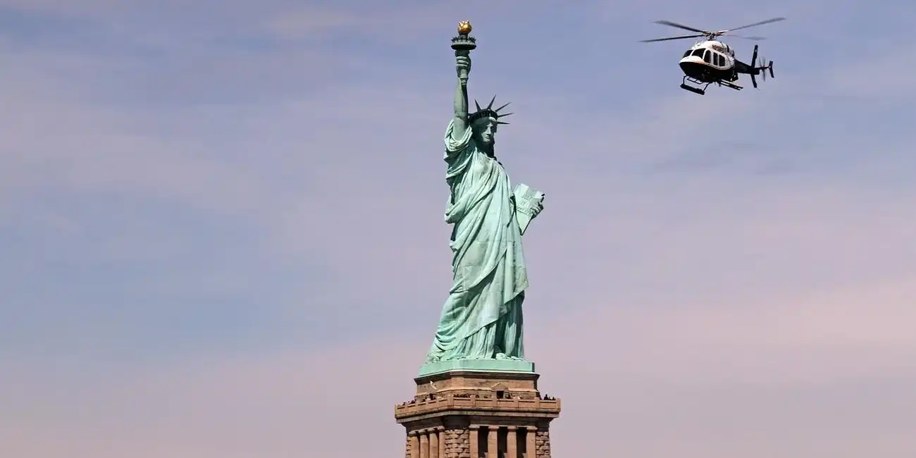 Discover NYC with expert guides leading the way. Best Activities to Visit New York in 2025.