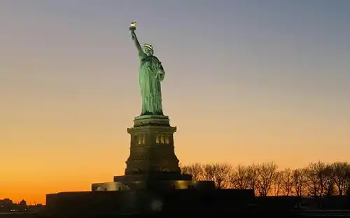 NYC Cruise: Manhattan Skyline with Buffet Dinner and Live DJ, New York, United States, NYC Pass.